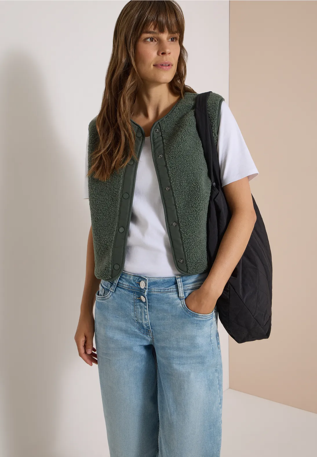 Cecil Teddy Vest Softshell Detail - Dried Olive Green