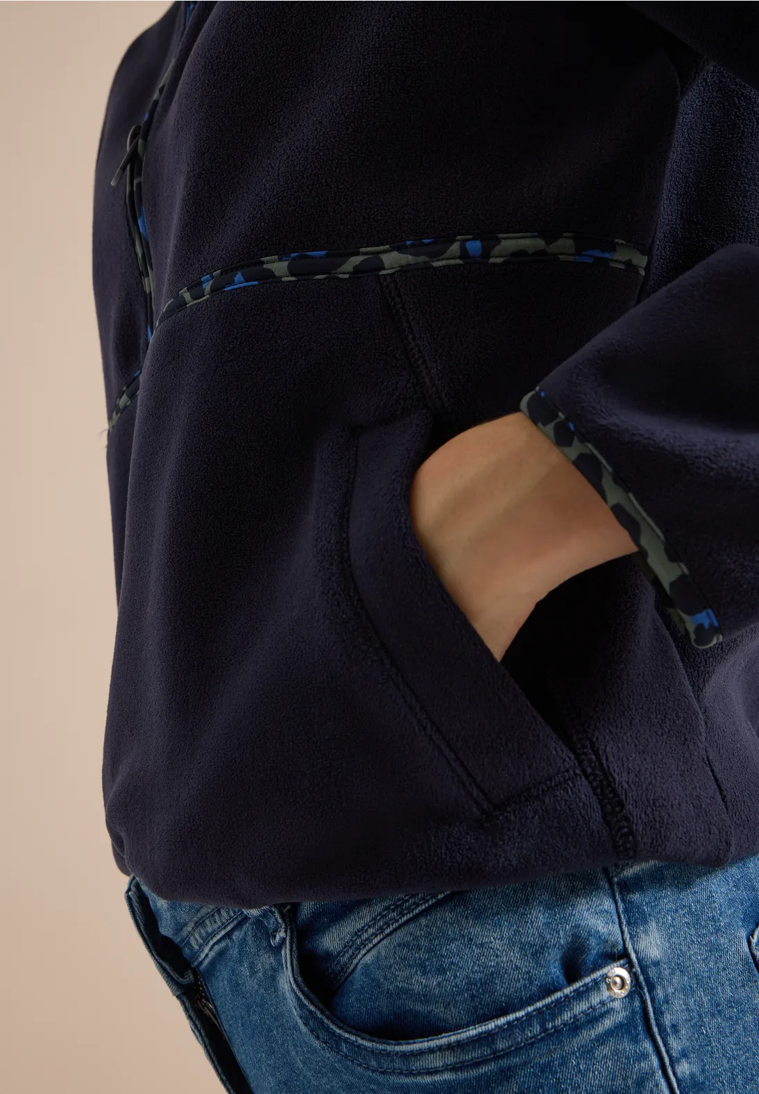 Cecil Fleece Sweatshirt with Leo-Details – Urban Dark Blue