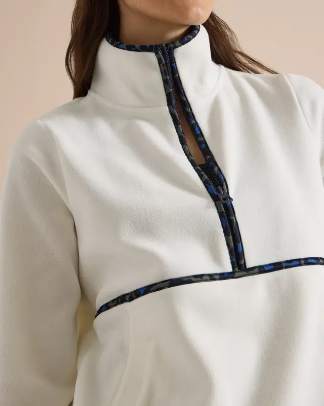 Cecil Fleece Sweatshirt with Leo-Details – Vanilla White