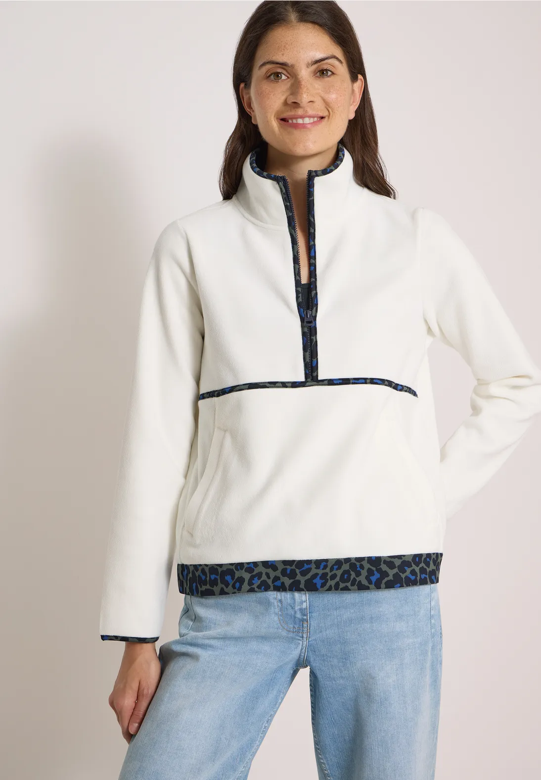 Cecil Fleece Sweatshirt with Leo-Details – Vanilla White