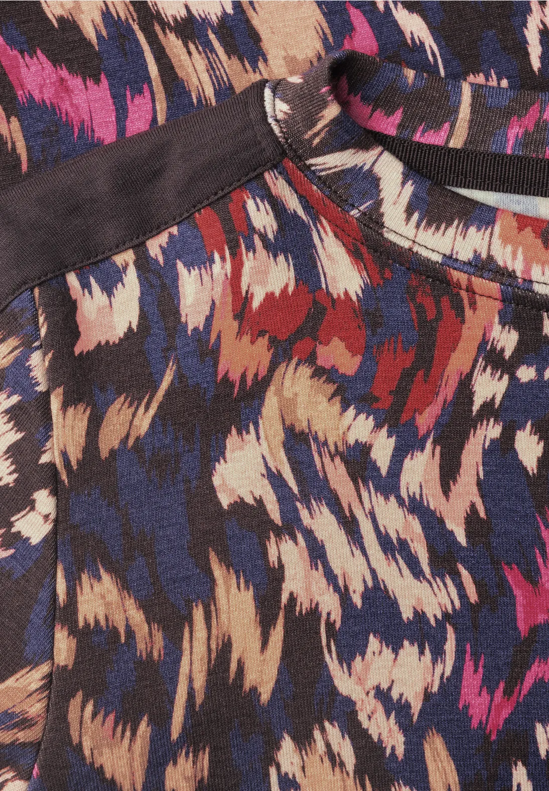 Cecil Longsleeve met Print - Truffle Brown