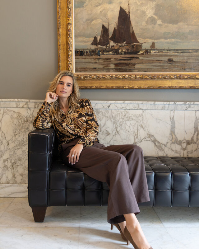 Elvira Collections Hose Kim - Dark Walnut