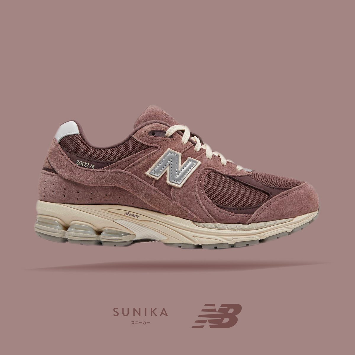 New Balance M2002RHD 'Black Fig' bij Sunika Amsterdam