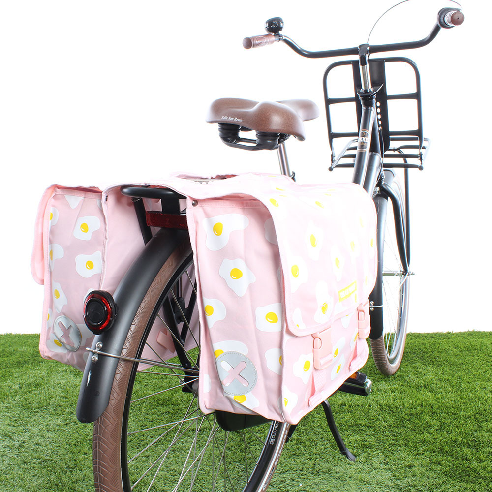 tempo geef de bloem water Bewust worden Urban Proof Dubbele fietstas 40L Eggs | Ruime, roze fietstas! - Fietskrat.nl