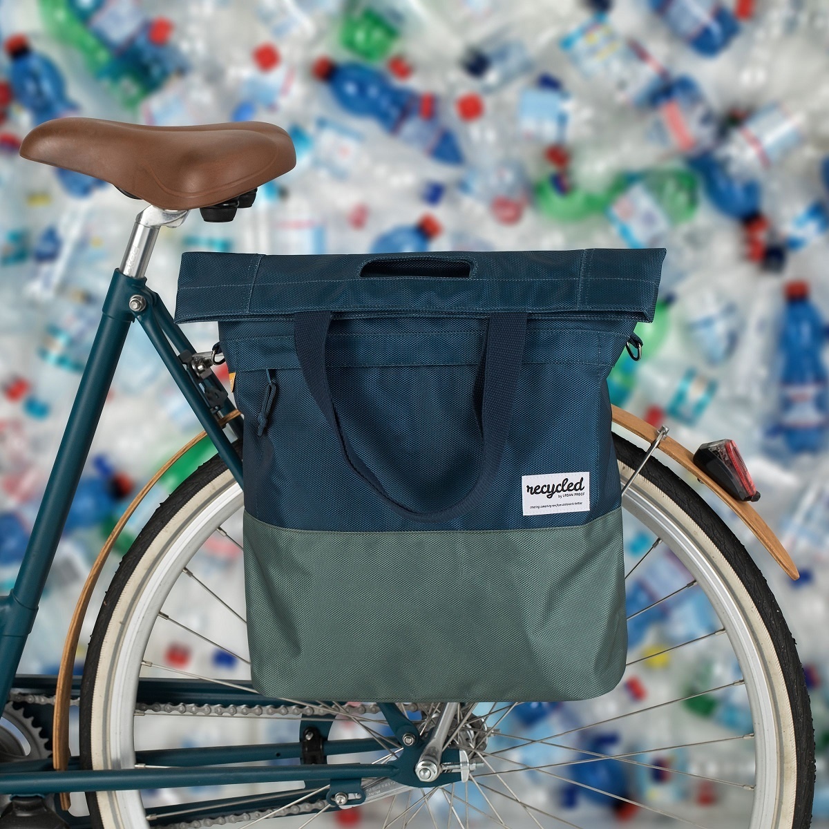 Riet schaduw religie Urban Proof Shopper fietstas 20L Recycled - Blauw/Groen - Fietskrat.nl