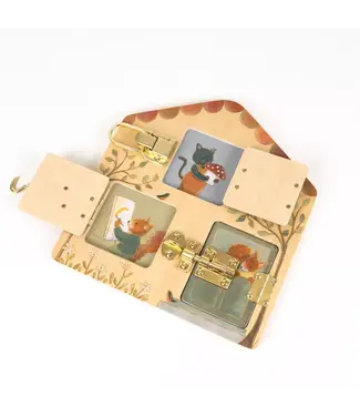 Egmont Toys Houten activiteitenbord met slotjes