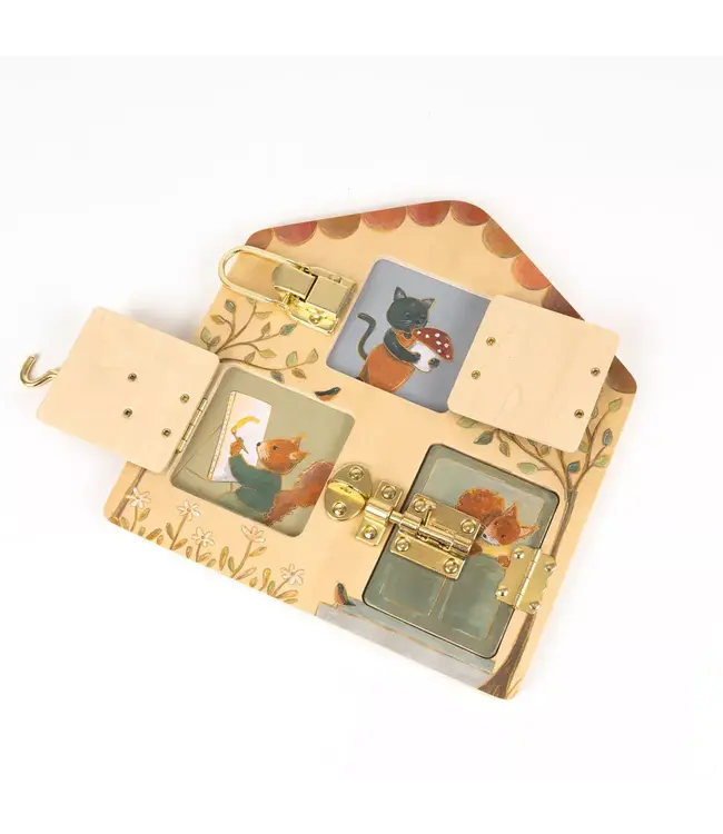 Egmont Toys Houten activiteitenbord met slotjes