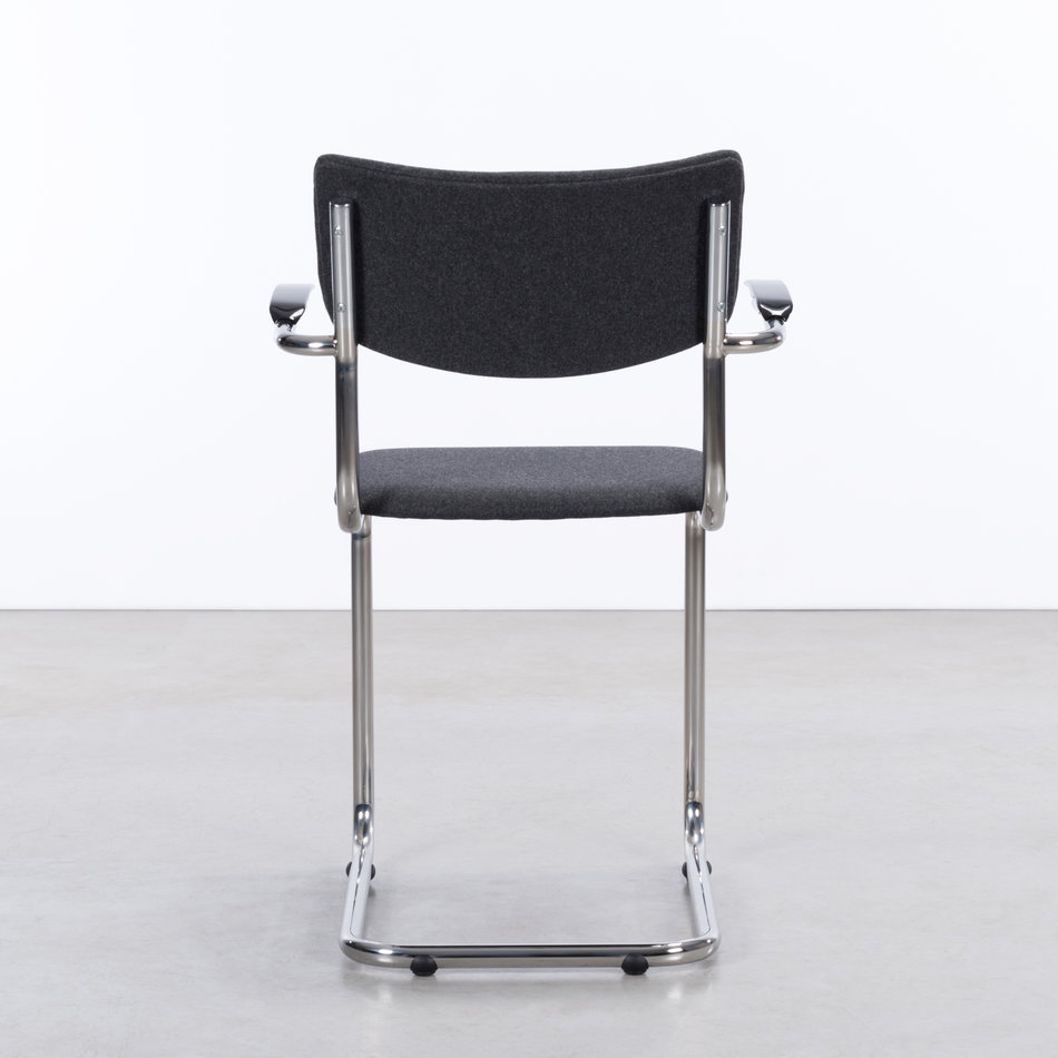 Dykmeyer De Purmer chair with armrests Facet Wool felt 67 dark Grey