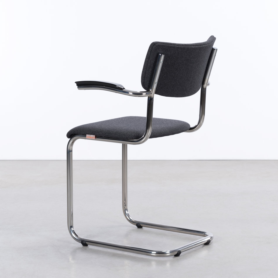 Dykmeyer De Purmer chair with armrests Facet Wool felt 67 dark Grey