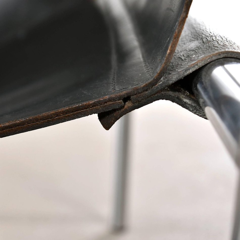 Walter Antonis Spectrum fauteuil model 250 met orgineel zwart tuigleer