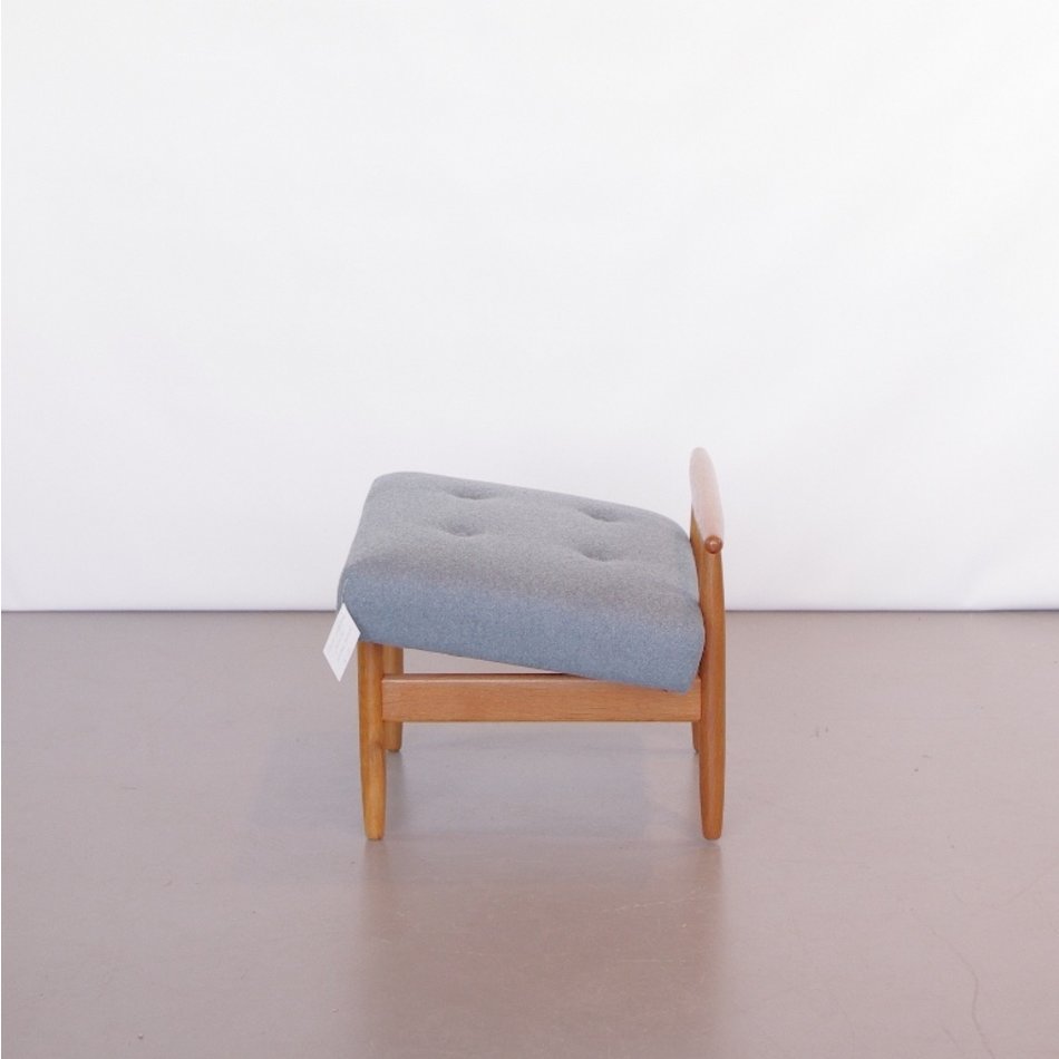 Deense fauteuil jaren 60 voetenbank opnieuw bekleed