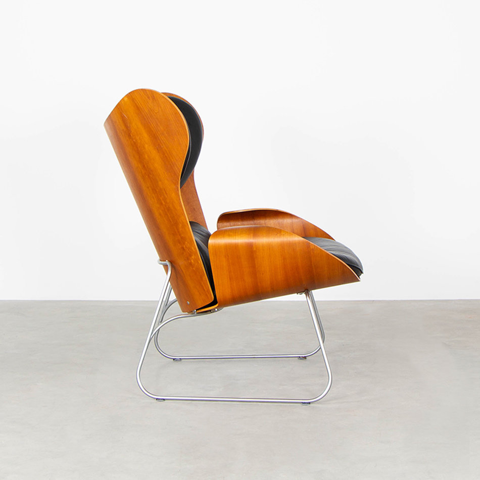 Gioia Meller Marcovicz armchair + ottoman Classicon