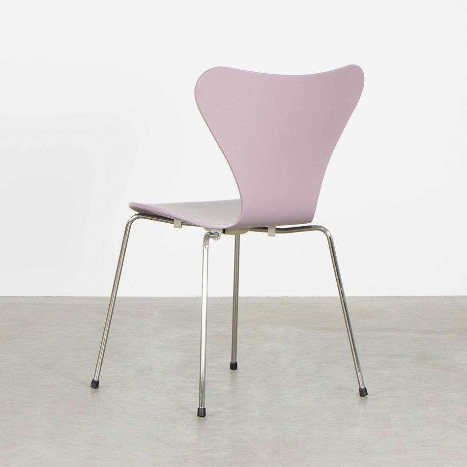 Fritz Hansen Butterfly Chair Pastel Violet (RAL4009)
