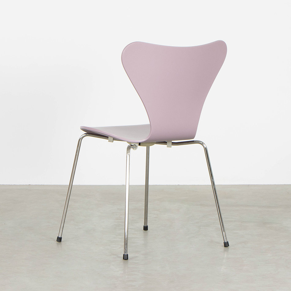 Fritz Hansen Vlinderstoel Pastelviolet (RAL4009)