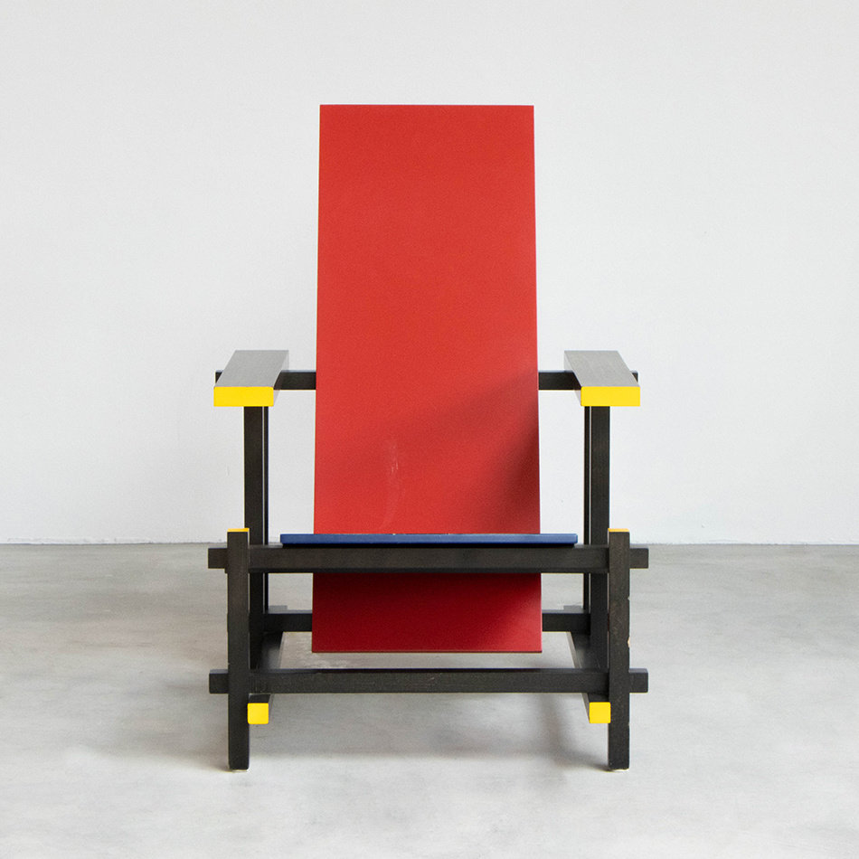 Gerrit Rietveld Red and Blue fauteuil Cassina