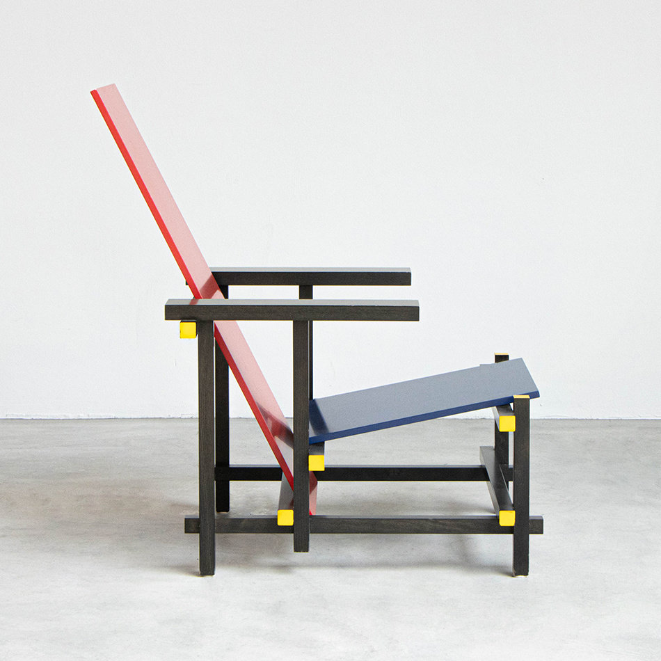 Gerrit Rietveld Red and Blue fauteuil Cassina