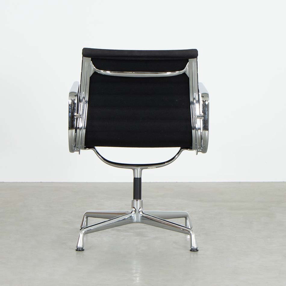 Eames EA108 stoel zwart hopsak chroom frame Vitra