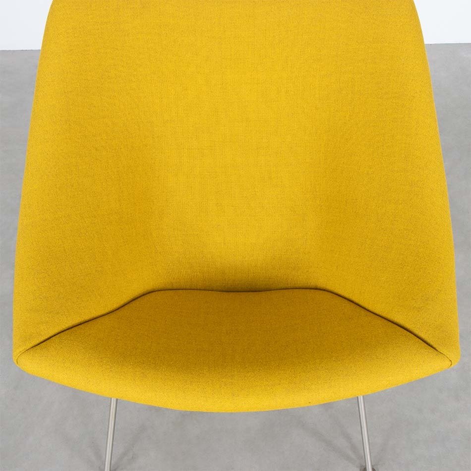 Pierre Paulin Oyster Chair fauteuil geel stof Artifort