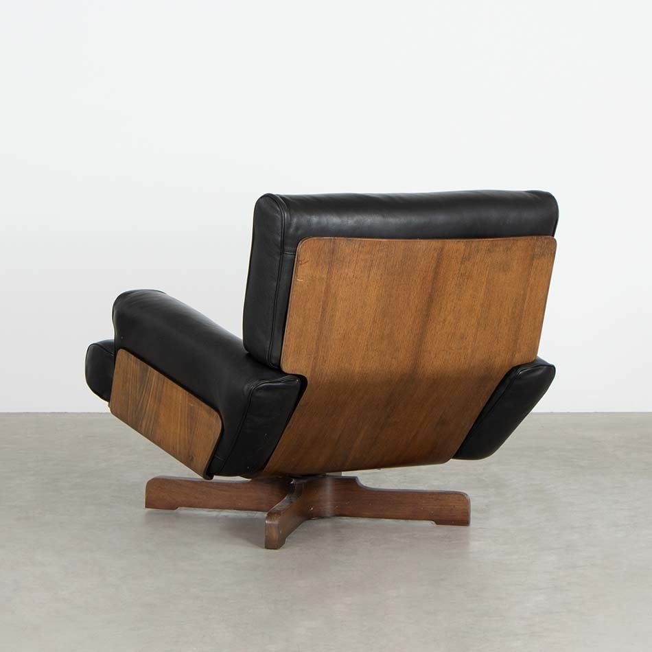 Menilio Taro model 401 lounge chair and hocker Cinova Italy