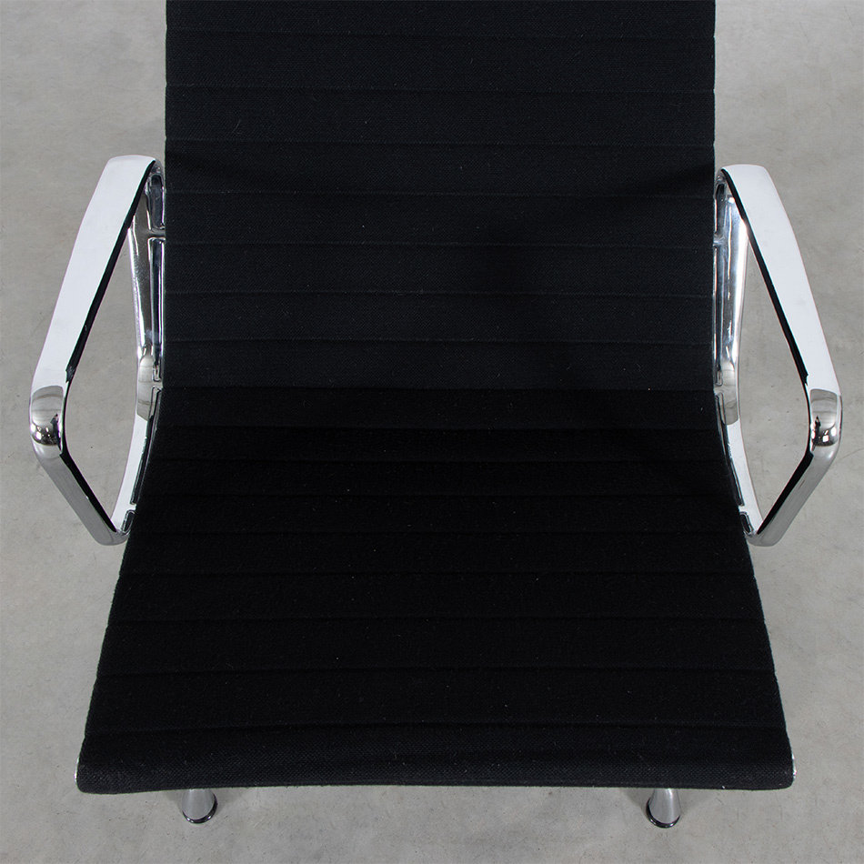Eames lounge chair EA124 + EA125 zwart hopsak Vitra