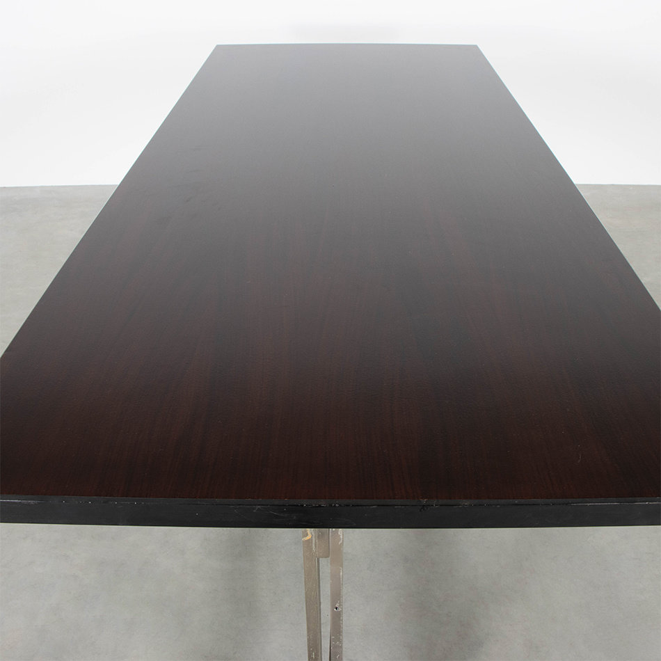 Formanova bureau/tafel met een stalen frame en zwart blad 70s