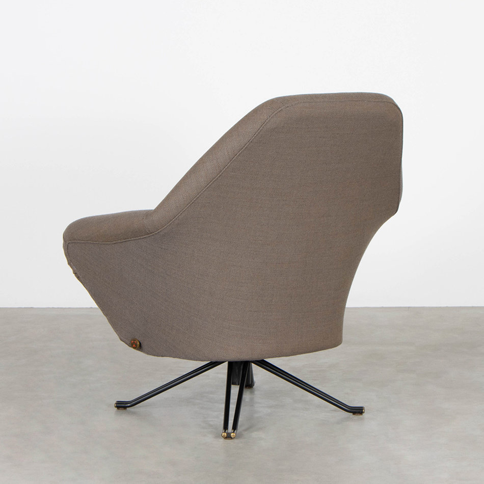 Osvaldo Borsani armchair P32 Tecno