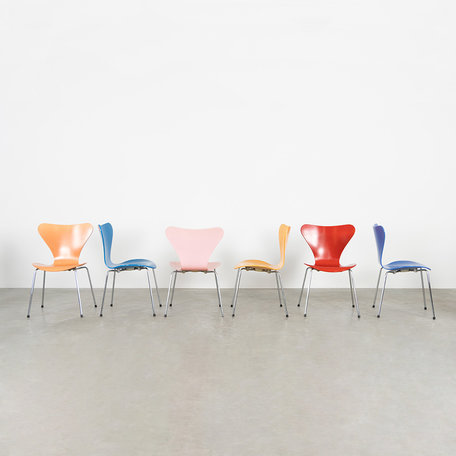 Set of 6 Arne Jacobsen butterfly chairs colored Fritz Hansen