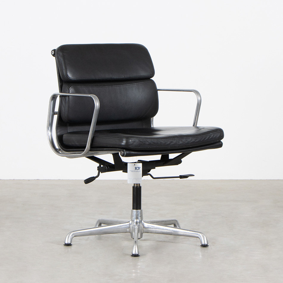 Eames EA217 Bureaustoel Softpad Zwart Leer ICF - Machinekamer