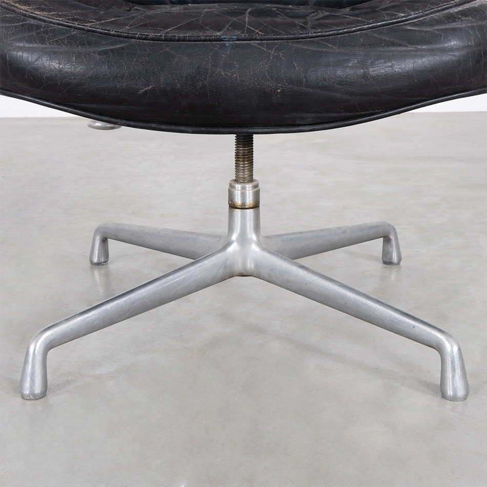 Eames ES104 lobby chair zwart leer Herman Miller