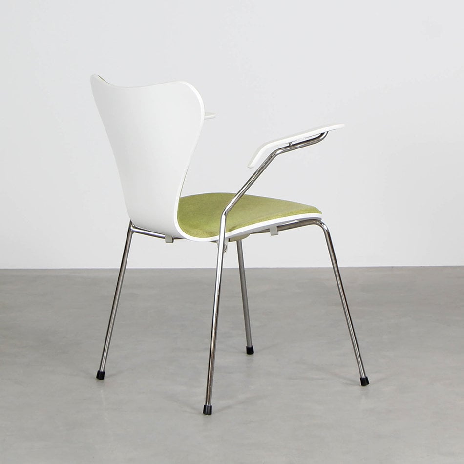 Arne Jacobsen Butterfly Chair With Armrests and Upholstery Fritz Hansen