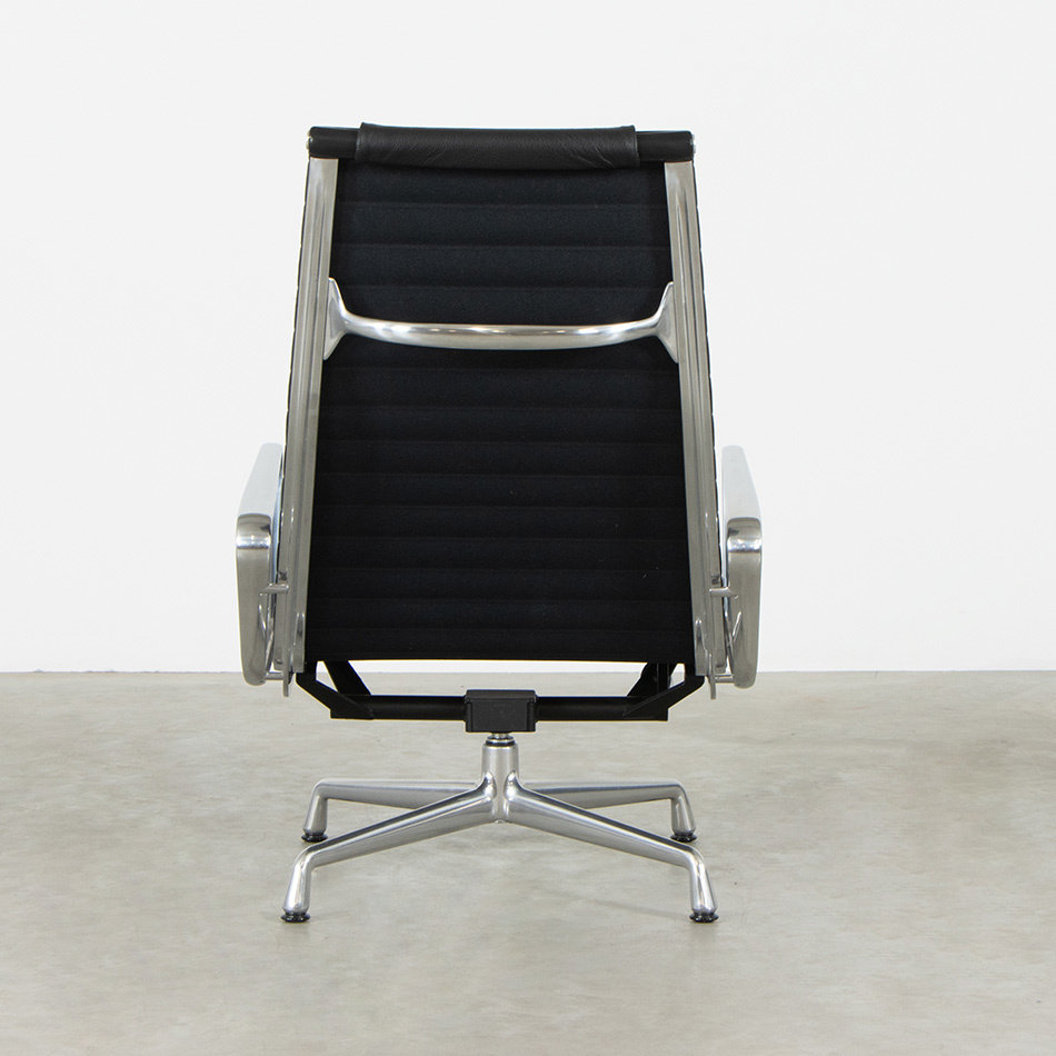 Eames lounge chair EA124 zwart leer Vitra