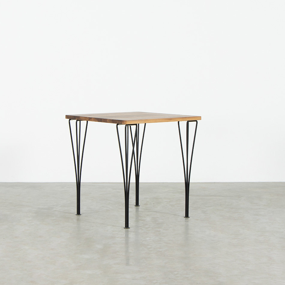 Fritz Hansen tension leg table bistro 80x80 walnut top
