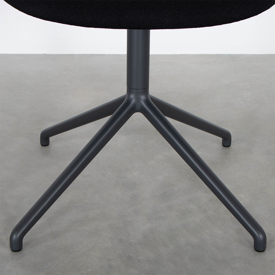 Muuto Fiber Side Swivel gestoffeerde stoel zwart Iskos-Berlin