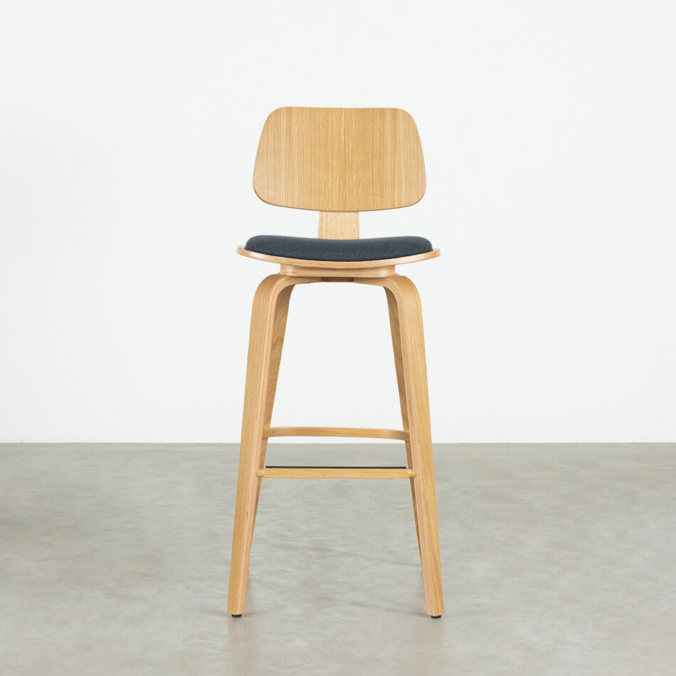 Junni Bar Chair Oak Matt Lacquered / Soil Indigo 90