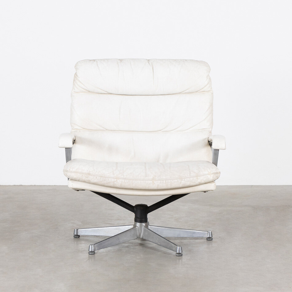 André Vandenbeuck Swivel Armchair White Leather Strassle