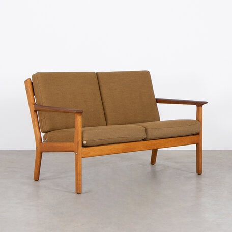 Hans J Wegner 2-seater sofa GE265 Getama