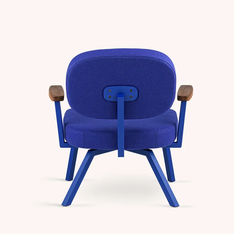 MK Armchair With Walnut Arm Fabric Faceted Felt Indigo 90 Frame Ultramarine Blue (RAL 5002)