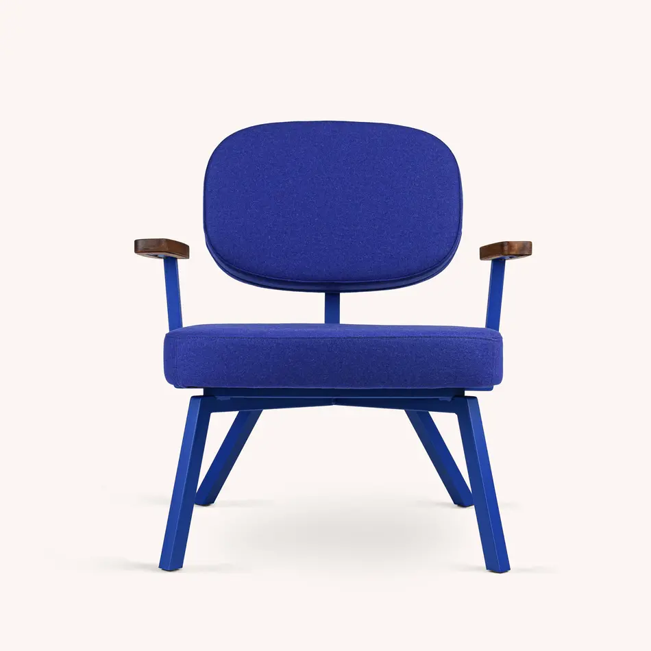 MK Armchair With Walnut Arm Fabric Faceted Felt Indigo 90 Frame Ultramarine Blue (RAL 5002)