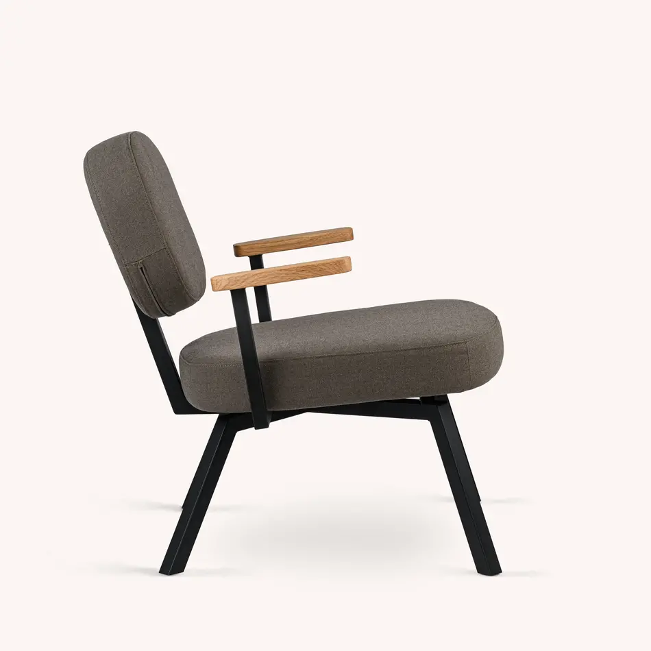 MK Fauteuil Met Eiken Arm Stof Olbia Forest 162 Frame Zwart (RAL 9005)