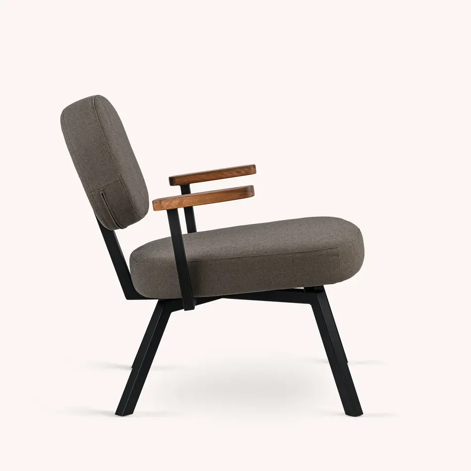 MK Fauteuil Met Walnoten Arm Stof Olbia Forest 162 Frame Zwart (RAL 9005)