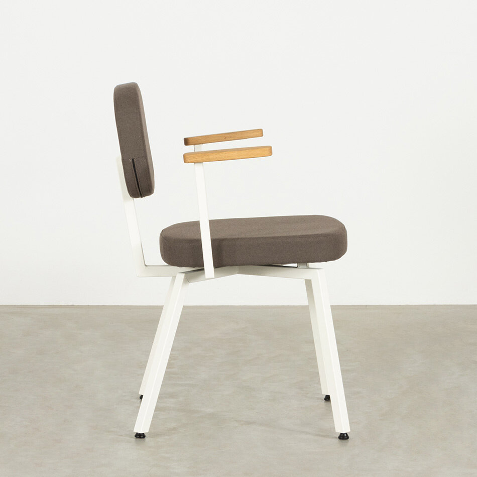 MK Chair With Arm Fabric Olbia Forest 162 / Frame White (RAL 9010)