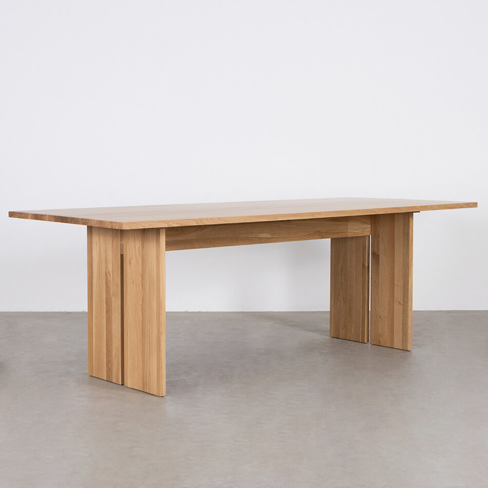 Julma Table Oak