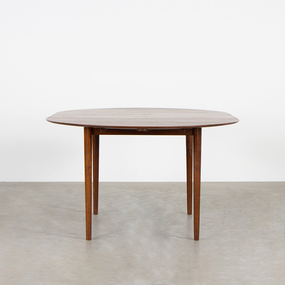 Peter Hvidt & Orla Molgaard Nielsen table model 311 Soborg Mobelfabrik