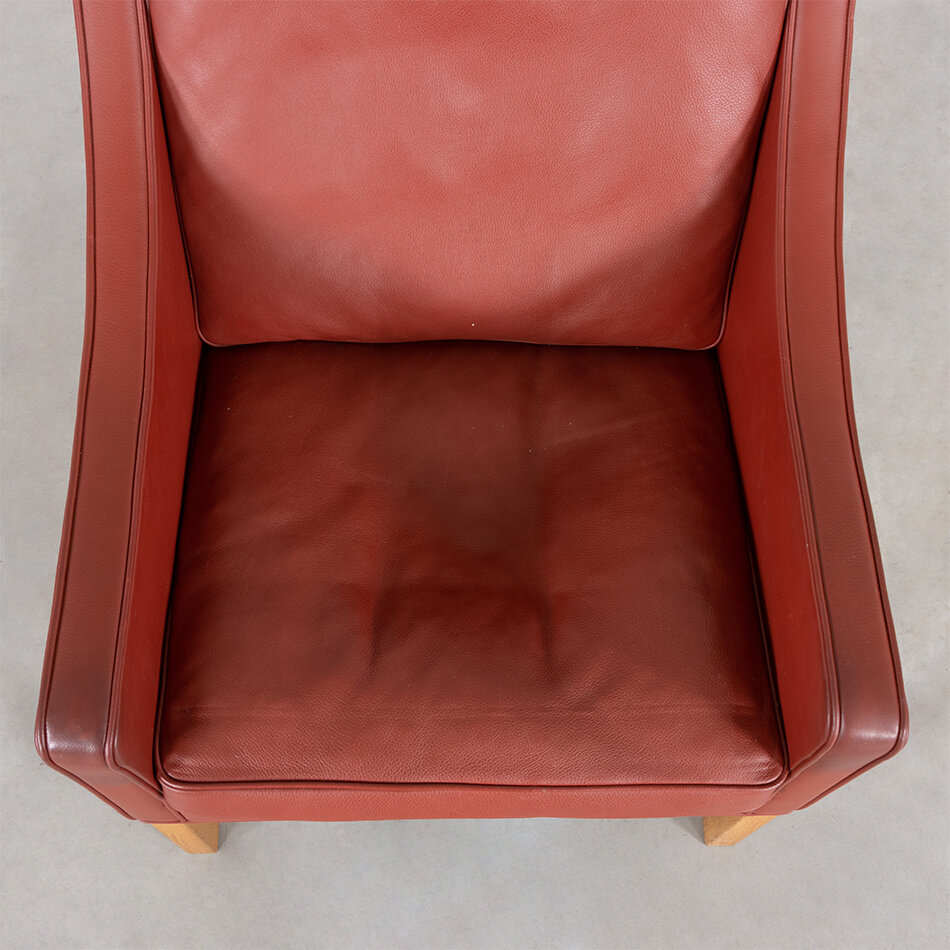 Borge Mogensen Model 2207 fauteuil donkerrood leer Fredericia Stolefabrik