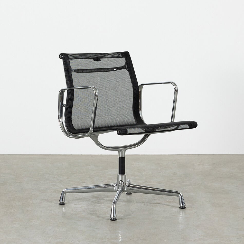 Eames EA108 Stoel zwart netweave aluminium frame Vitra ongebruikt