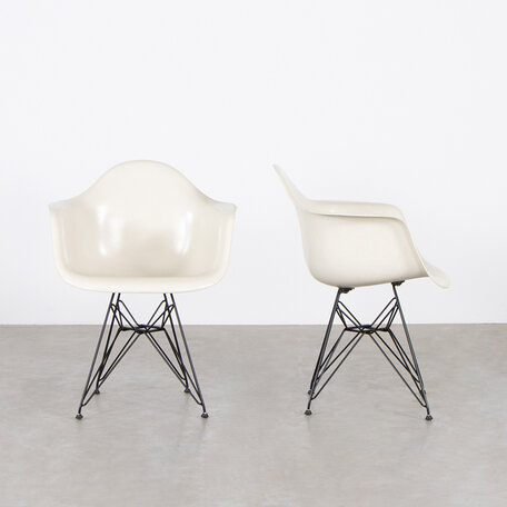 Eames armchair DAR with fiberglass seat Herman Miller