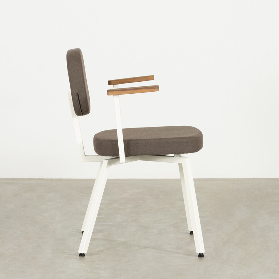 MK Chair With Arm Fabric Olbia Forest 162 / Frame White (RAL 9010)