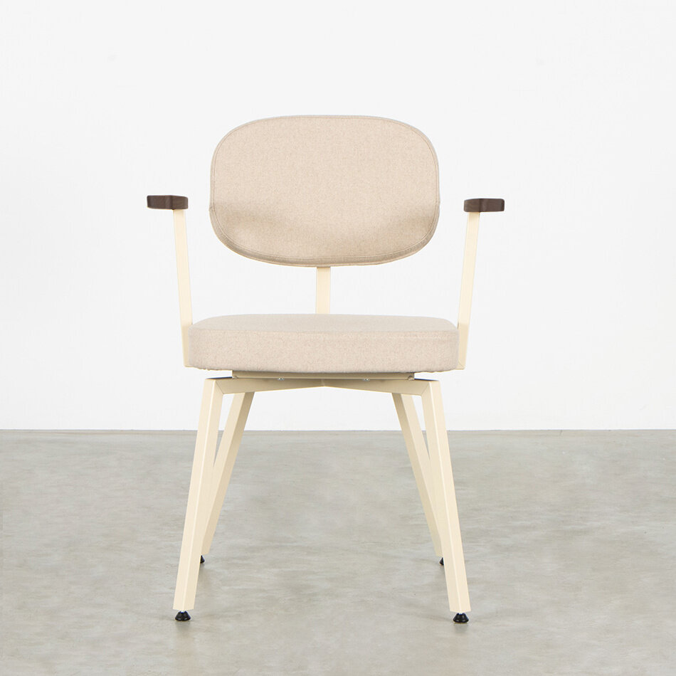 MK Chair With Walnut Arm / Facet Beige 1037 Frame Ivory (RAL 1015)