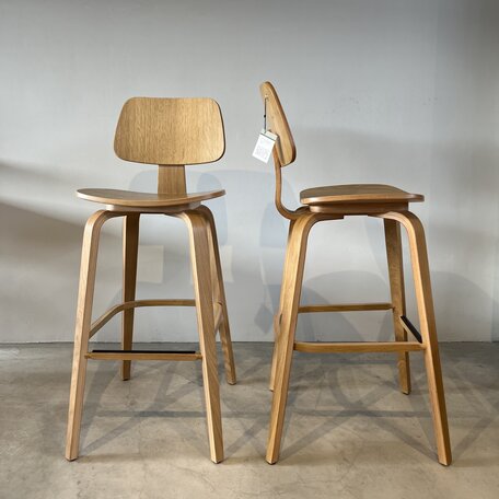 Junni Bar Chair Oak Matt Lacquer - Outlet Utrecht