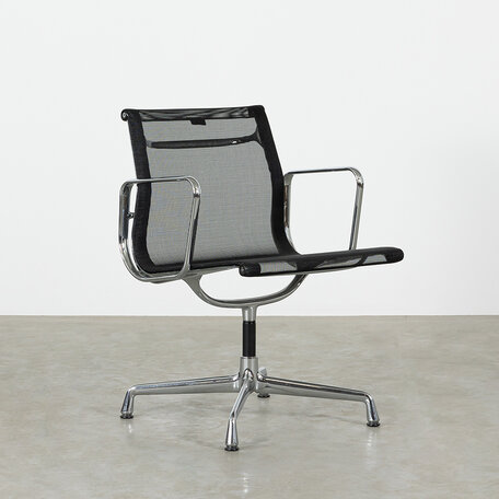 Eames EA108 Stoel zwart netweave aluminium frame Vitra